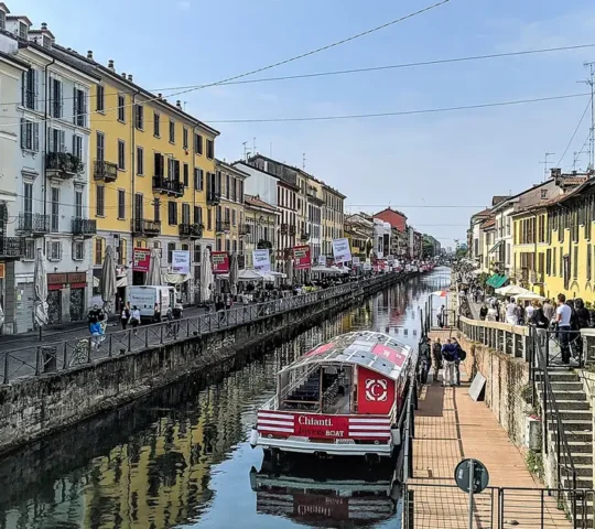 Milan: Navigli District Canal Boat Tour with Aperitivo