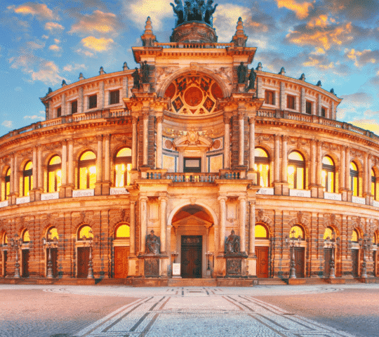 Dresden: Semperoper Tickets and Guided Tour Dresden: Semperoper Tickets and Guided Tour